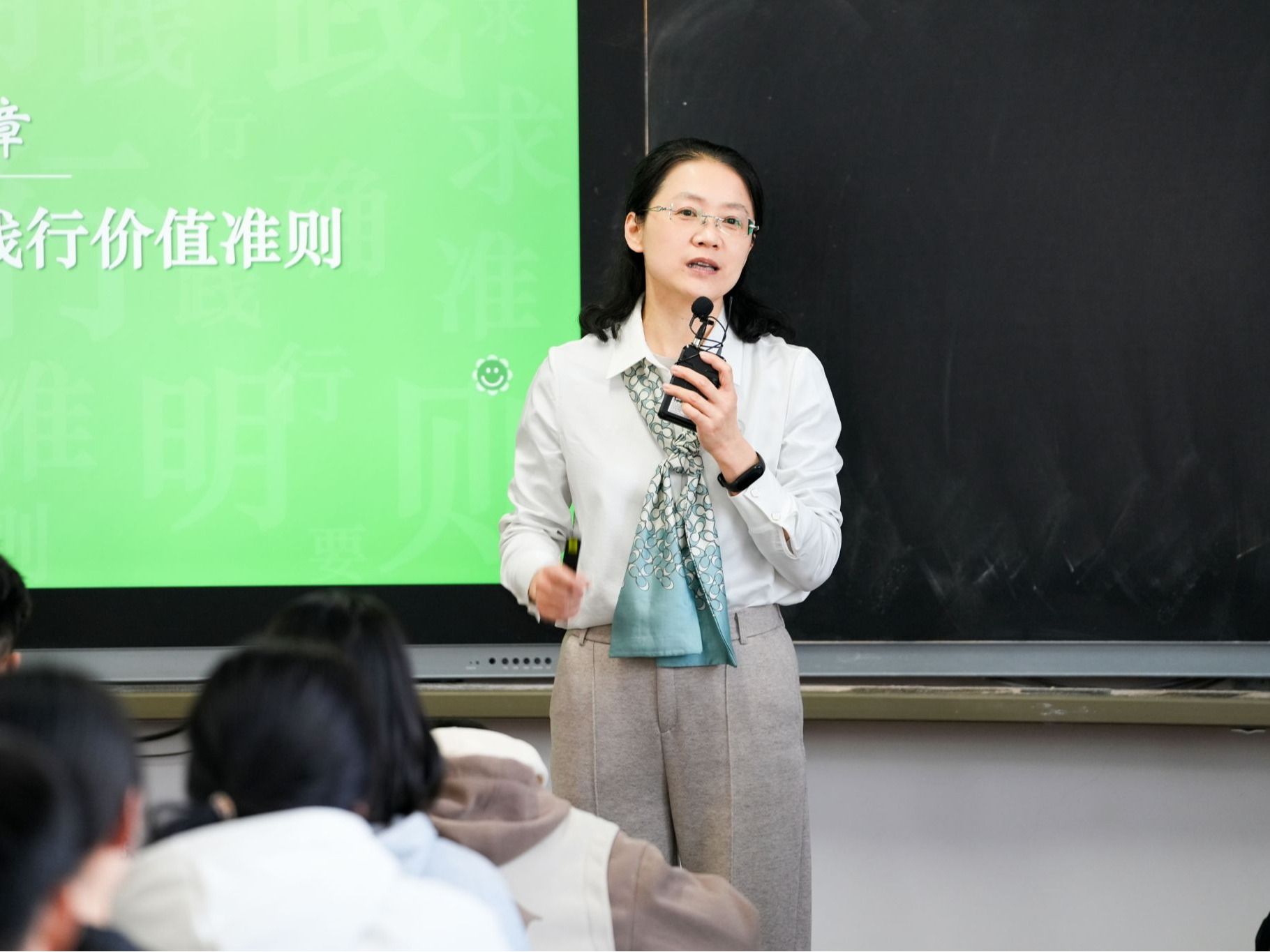 深化“对口帮扶”，助力taptap点点官方网站思政课“精彩课堂”