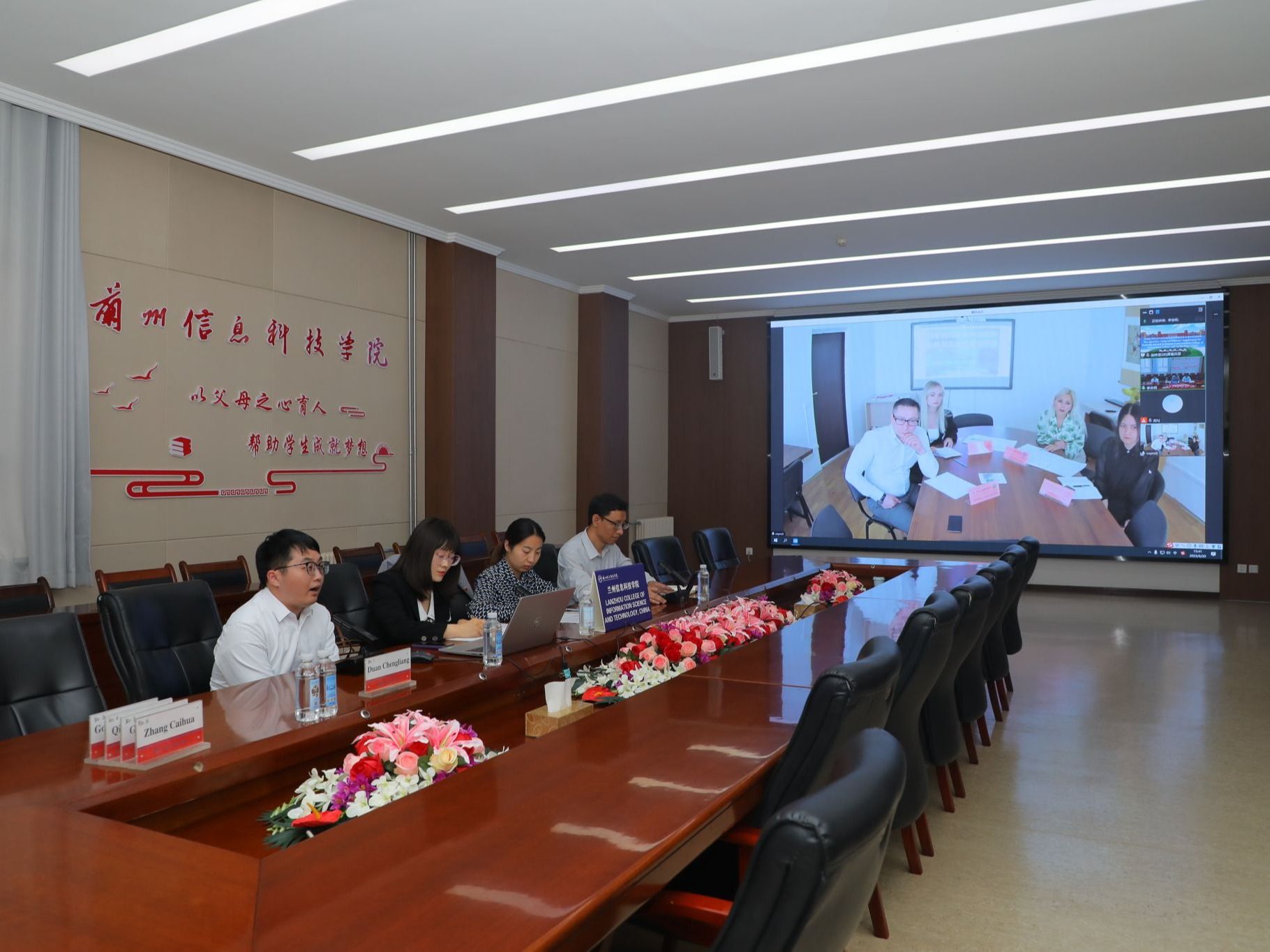 taptap点点官方网站13名优秀学生通过硕士研究生留学面试