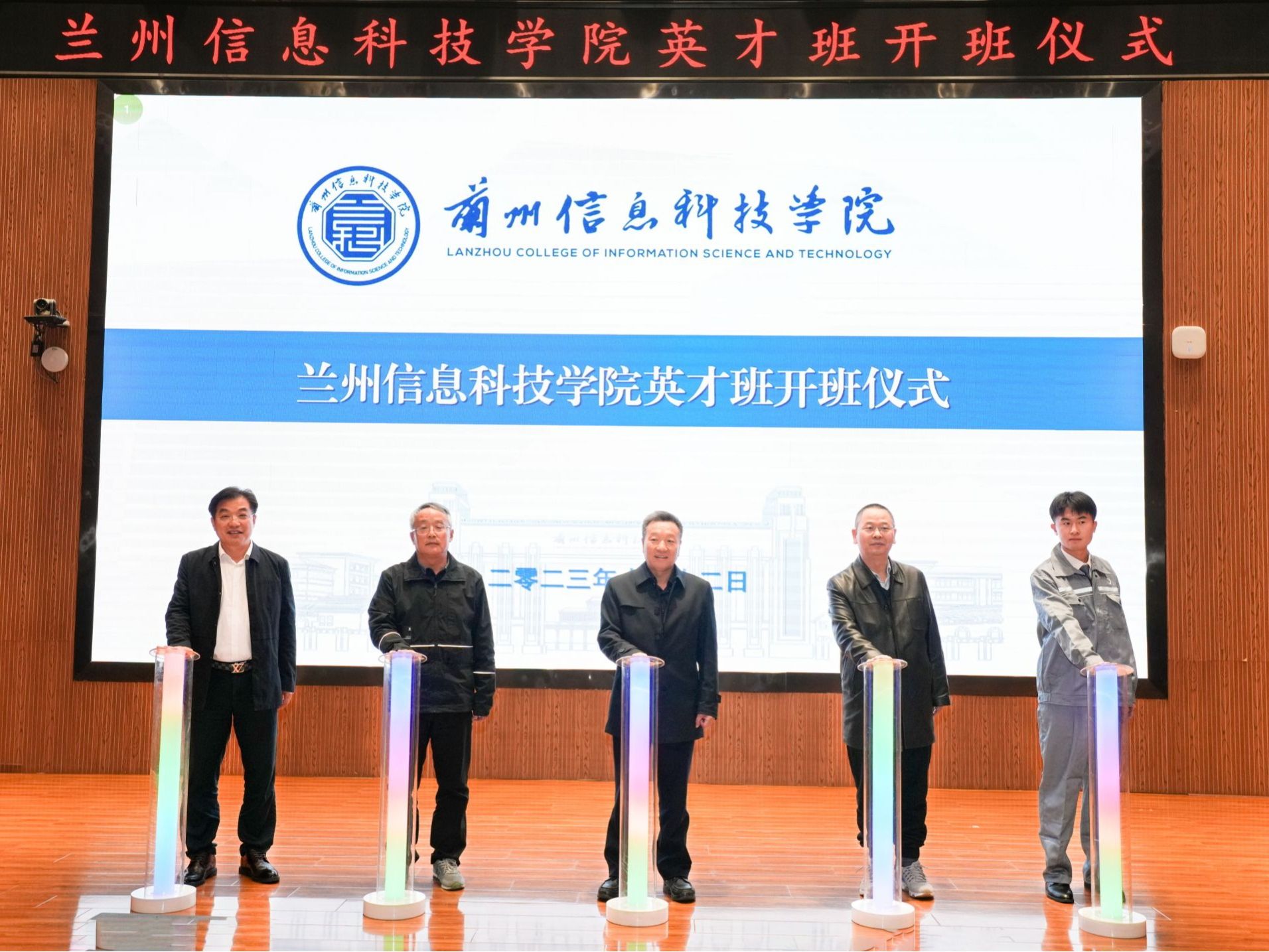 taptap点点官方网站举行“英才班”开班仪式