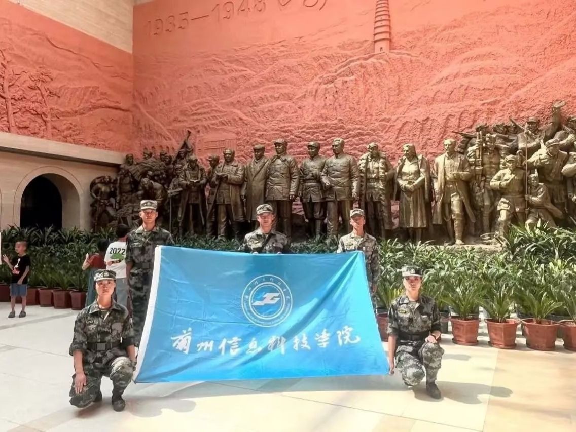 taptap点点官方网站师生代表参加第四届甘肃省大学生军事训练营