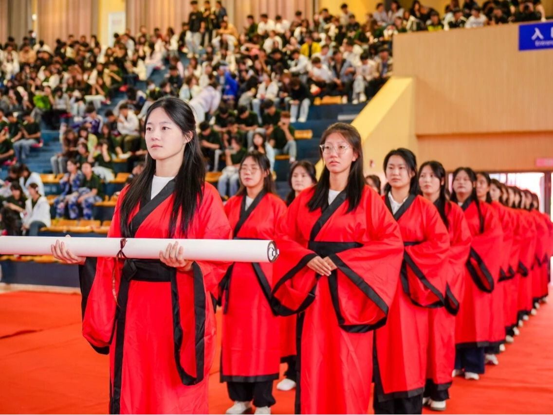taptap点点官方网站2025年开学典礼隆重举行，千余名新生开启逐梦新征程