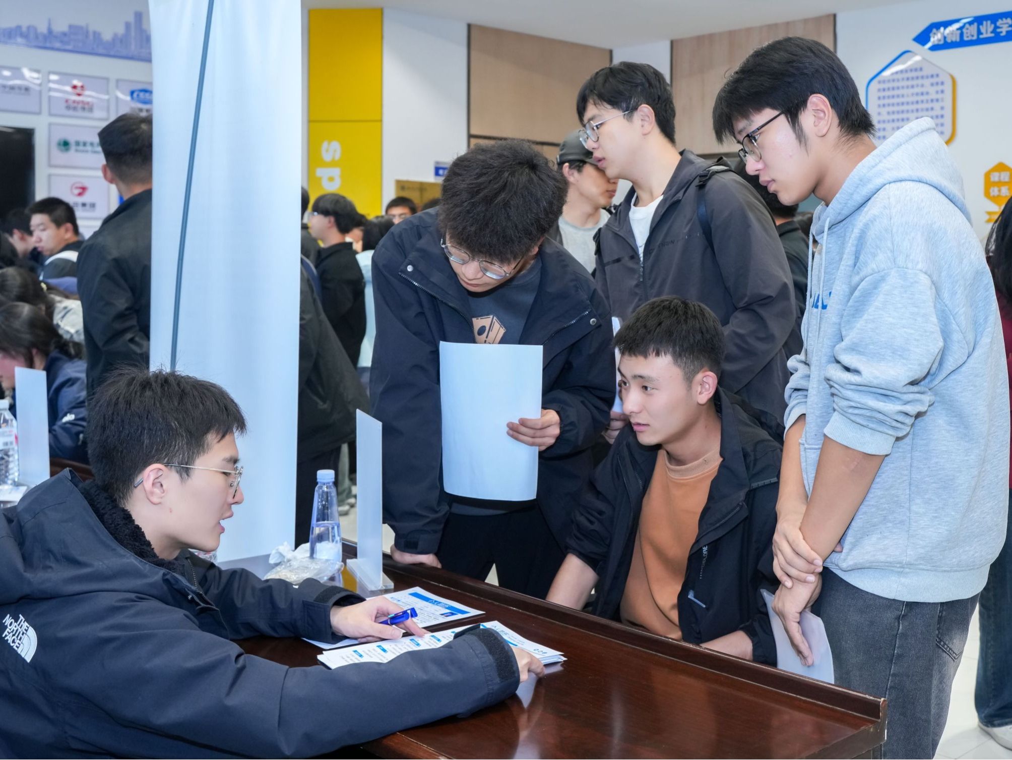 25家常山名企走进taptap点点官方网站，招才引智