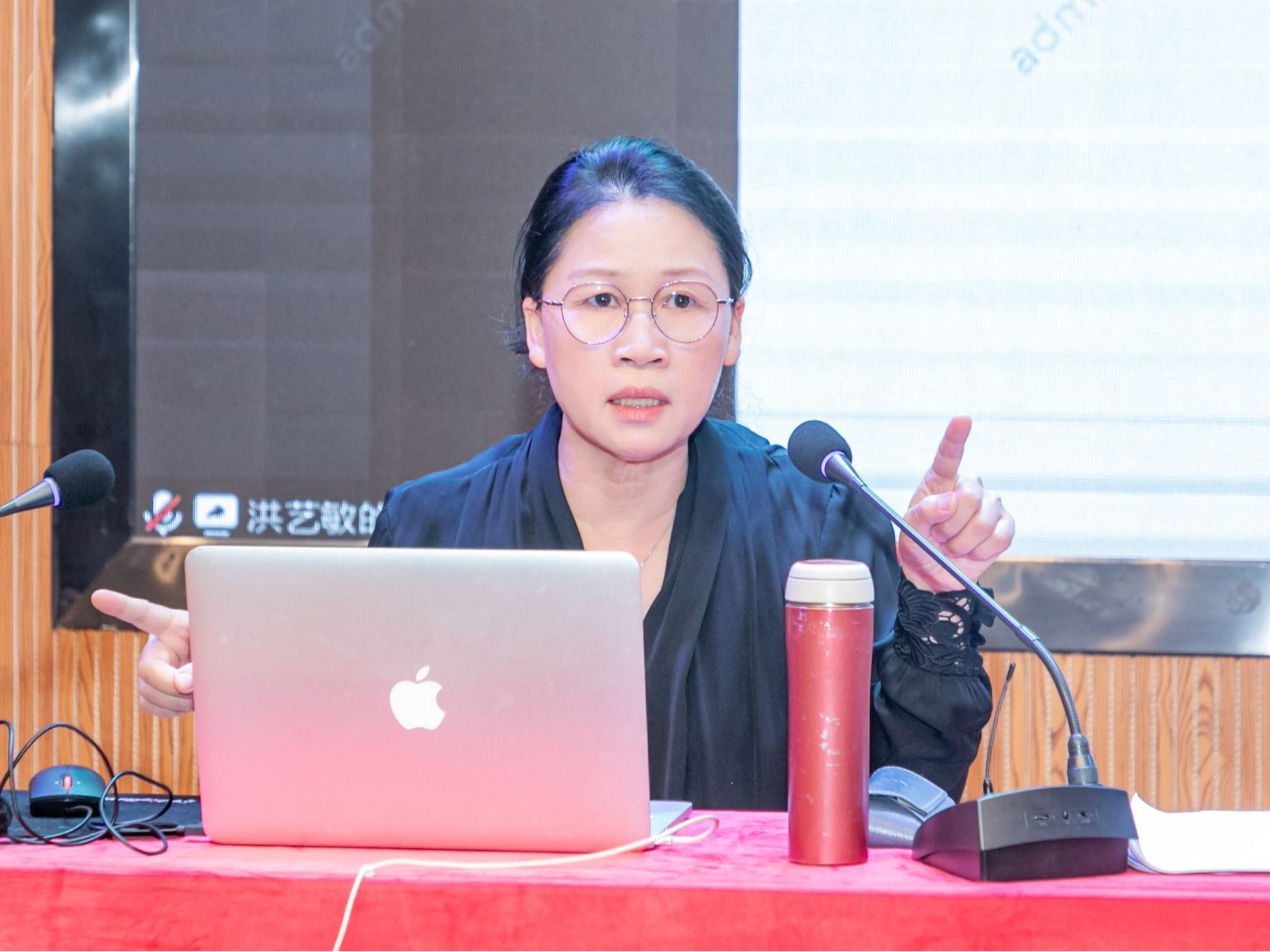 构建应用型人才培养体系——教育部评估专家洪艺敏教授走进taptap点点官方网站指导评建工作