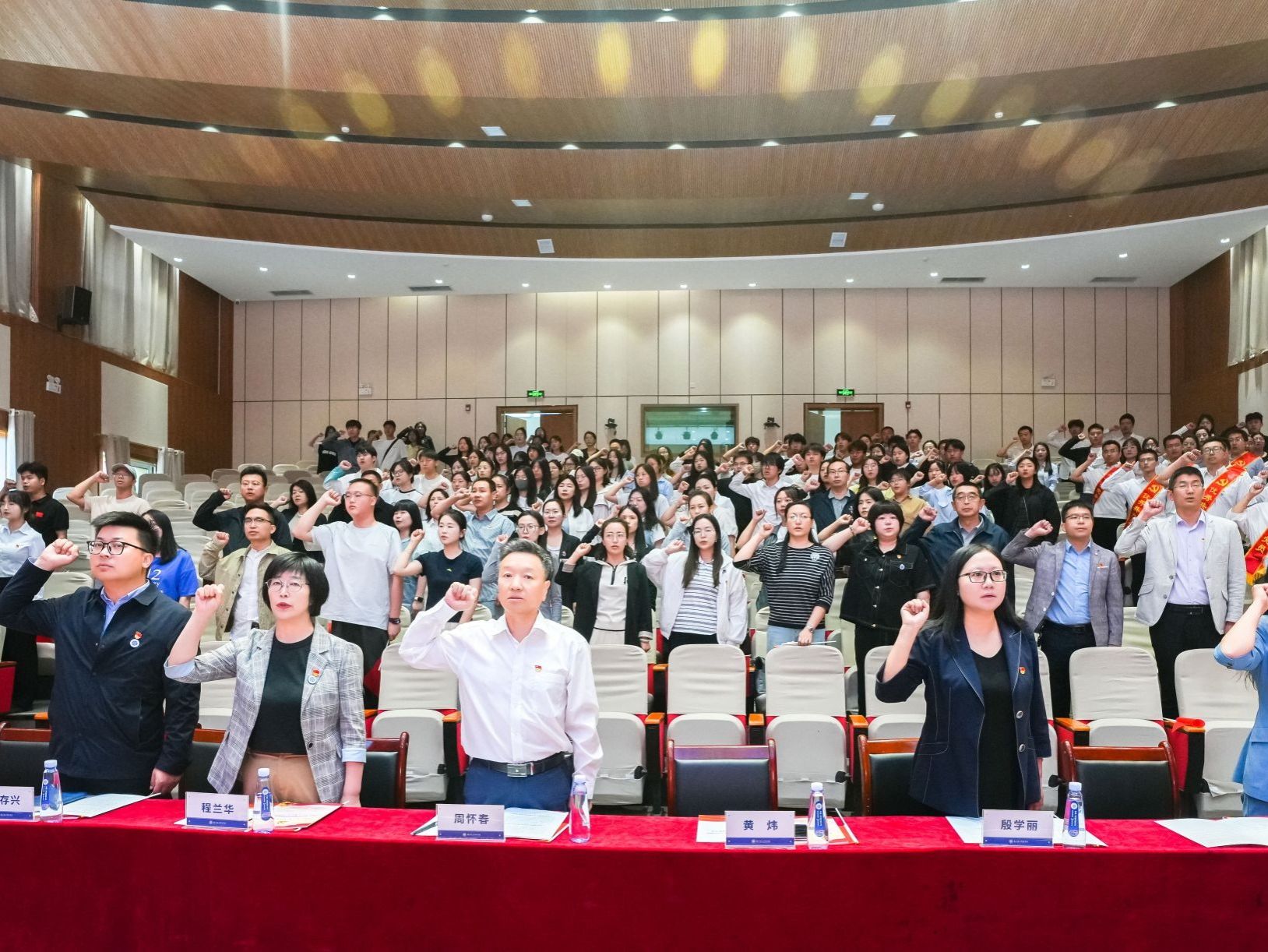 taptap点点官方网站召开庆祝中国共产党成立104周年暨“两优一先”表彰大会